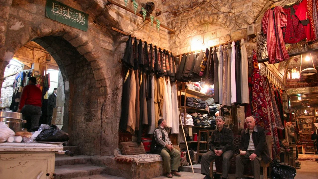 داخل سوق حلب، صورة أرشيفية من ٢٠٠٥